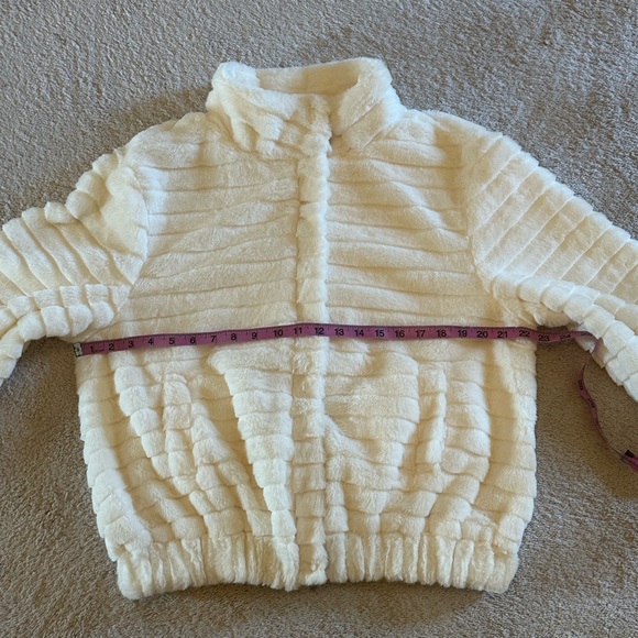 NWOT White Faux Fur Jacket, Large - Picture 8 of 10